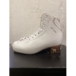 RF 1 255 PELKKÄ KENKÄ, käytetty