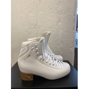 UUSI RF 1 Elite C 235 PELKKÄ KENKÄ, myyntitili, käytetty